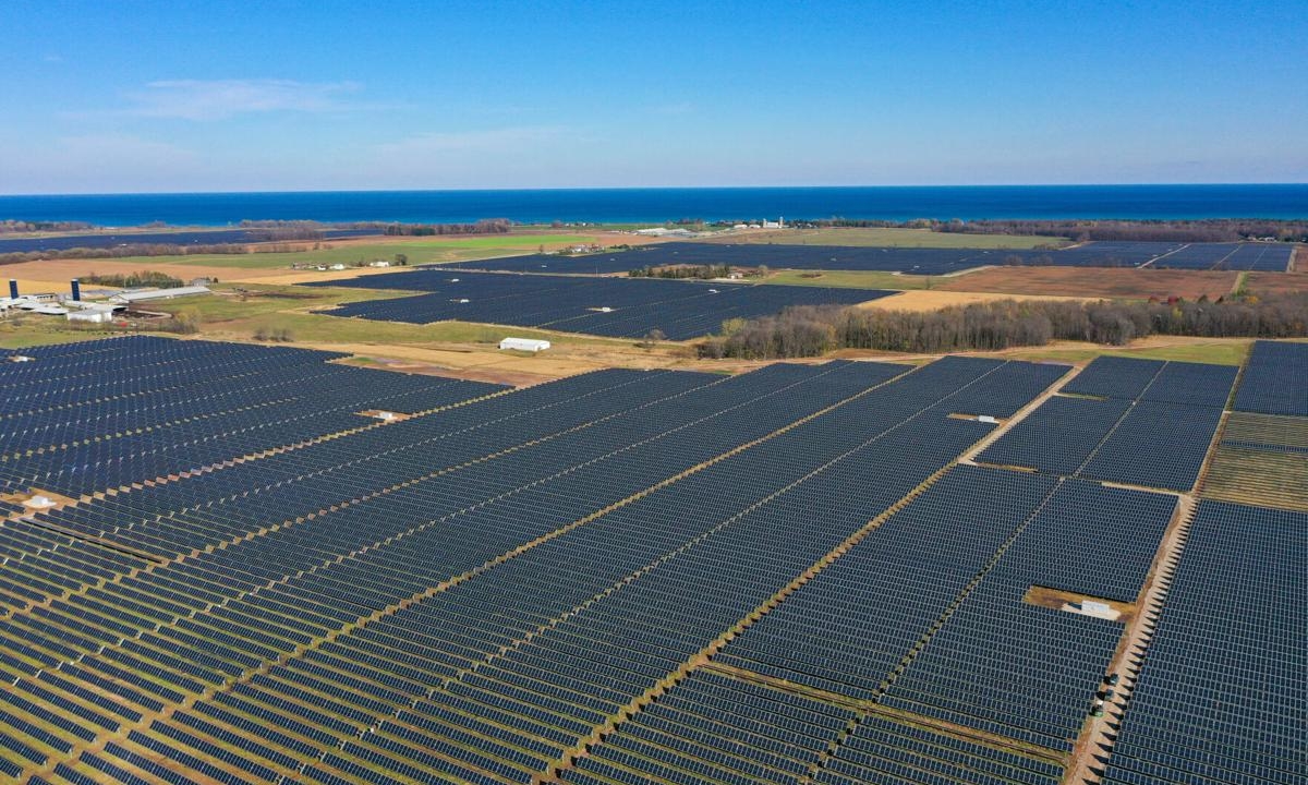 Top 5 Largest Solar Power Plants in the World (2023)